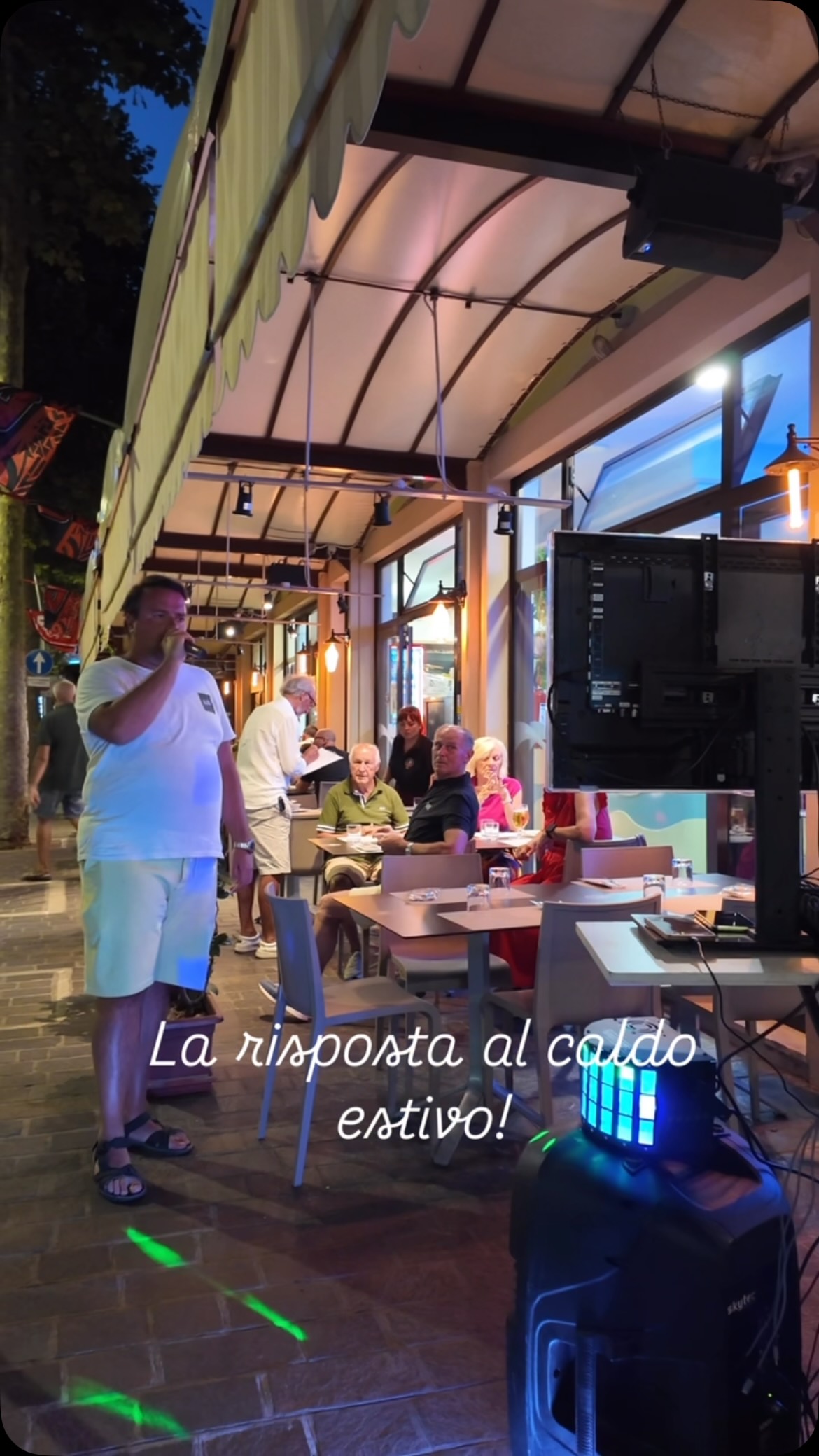 Caldo insopportabile! Dopo una giornata a rinfrescarsi al mare, provate il ristoro del karaoke da Ciro!

Allegria, buon cibo e tanti amici!🥂🍻🍝

Vi aspettiamo domani sera, 5 agosto!

📍siamo in centro a Gabicce Mare
📞prenotate un tavolo

E iniziate a schiarirvi la voce!